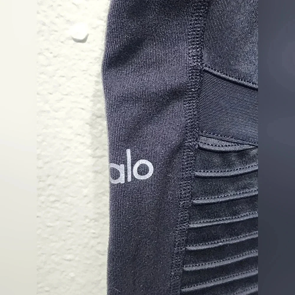 ALO YOGA High-Rise Moto Leggings Size Small Gym Outdoors Running Casual